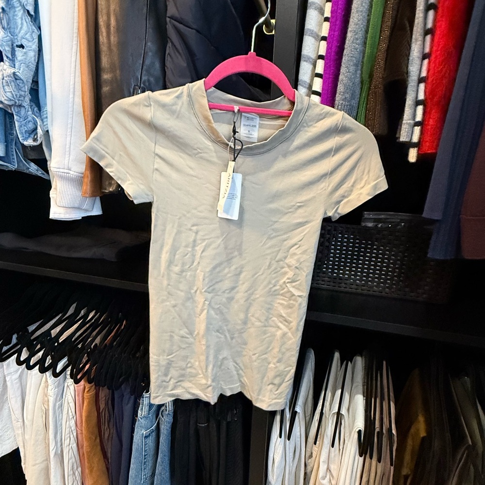 Aritzia Short Sleeve Crewneck Tee in Light Beige